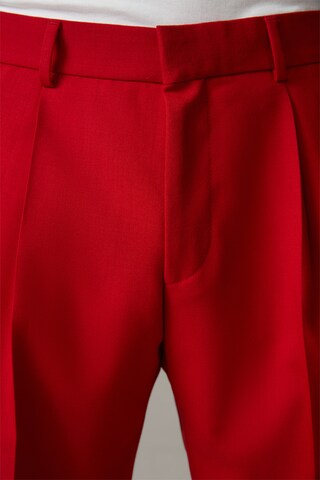 Loosefit Pantalon à pince ' Luis ' STRELLSON en rouge