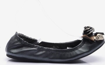 Lola Cruz Flats & Loafers in 38 in Black: front