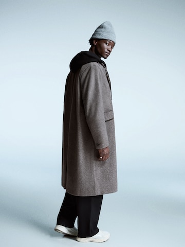 BershkaPrijelazni kaput - siva boja