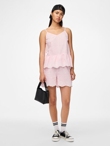 regular Pantaloni di PIECES in rosa
