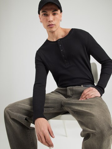 T-Shirt WEEKDAY en noir : devant