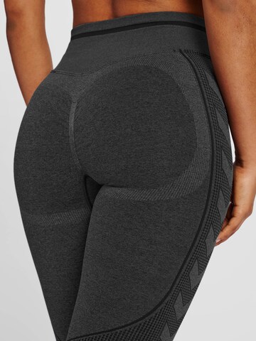 Hummel Skinny Sporthose in Grau