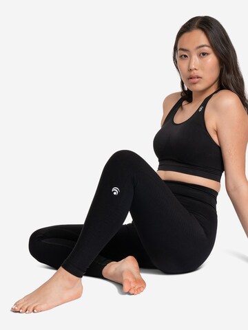 OCEANSAPART Skinny Leggings in Black