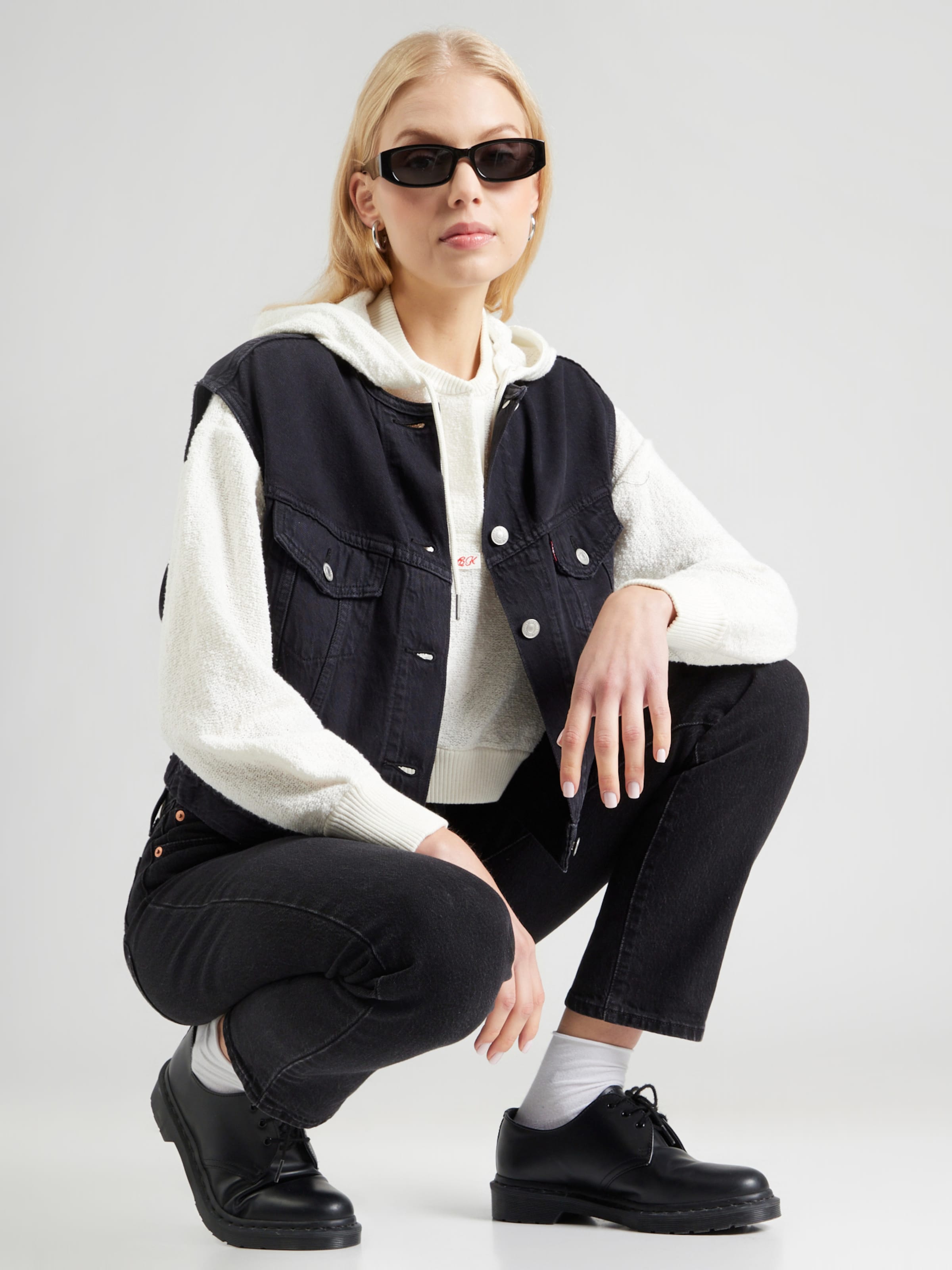 LEVI'S ® Vest 'Collarless Shrunken '90s Trucker Vest' in Black