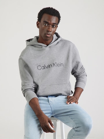 Felpa di Calvin Klein in grigio: frontale
