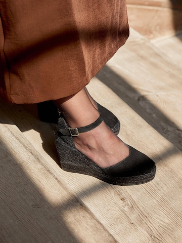 Alhamas Slingpumps 'Alpargata Cuña 10 cm Ante' in Zwart
