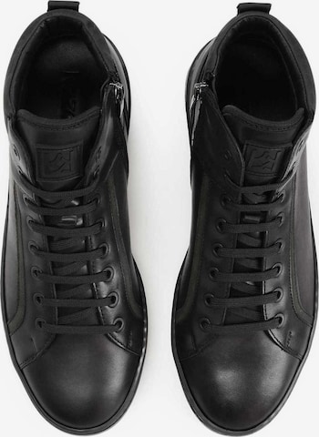 Sneaker alta di Kazar in nero