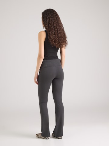 Hailys Levenevä Housut 'Zo44ey' värissä harmaa