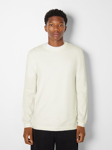 Bershka Sweater in White: front