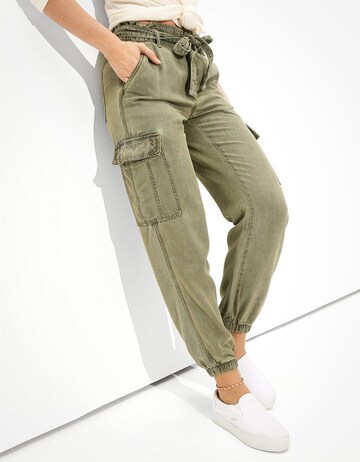 American Eagle Tapered Broek in Groen: voorkant