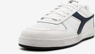 Baskets basses Diadora en blanc