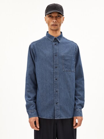 ARMEDANGELS Comfort fit Overhemd ' BAASO ' in Blauw: voorkant