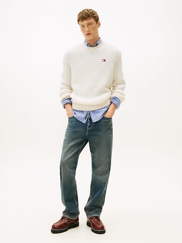Pull-over Tommy Jeans en blanc