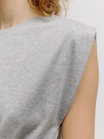 T-shirt 'Silja' EDITED en gris