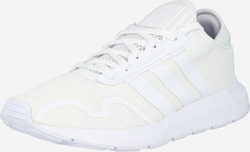 Sneaker bassa 'Swift Run X' di ADIDAS ORIGINALS in bianco: frontale