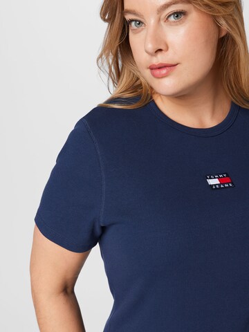 Tricou de la Tommy Jeans Curve pe albastru