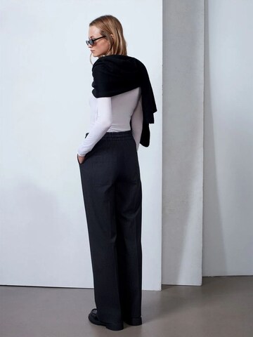 Dilvin Wide leg Trousers in Grey