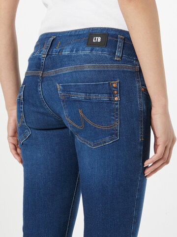 Coupe slim Jean 'Zena' LTB en bleu