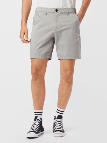 HOLLISTER - Regular Calças chino em cinzento: frente