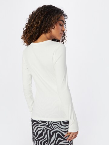 T-shirt Gina Tricot en blanc