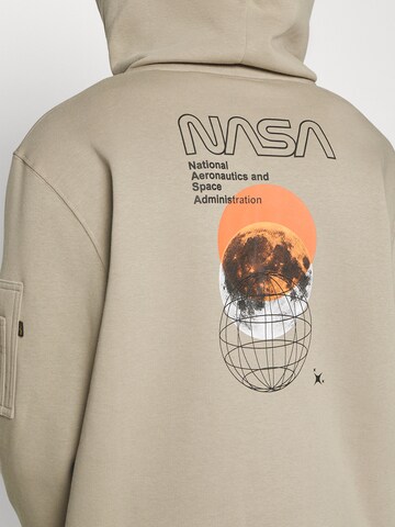 ALPHA INDUSTRIES Sweatshirt 'NASA Orbit' i beige