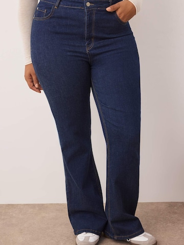 Evazați Jeans de la Trendyol Curve pe albastru: față