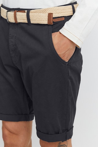 11 Project Regular Chinoshorts 'Fribus' in Schwarz