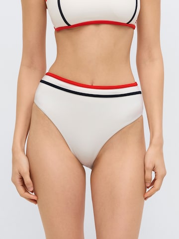 Tommy Hilfiger Underwear - Braga de bikini 'CHEEKY' en blanco: frente