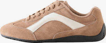 Next Matalavartiset tennarit värissä beige: etupuoli