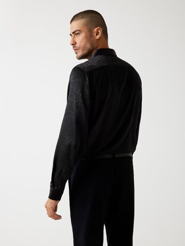 GUESS Regular Fit Hemd in Schwarz