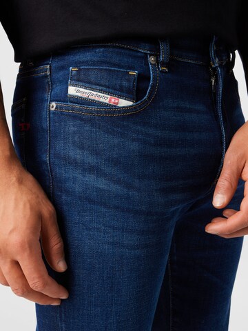 DIESEL Slimfit Jeans 'Strukt' in Blauw