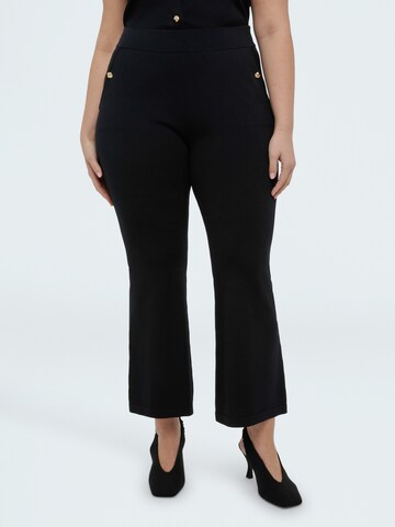 Flared Pantaloni di Fiorella Rubino in nero: frontale