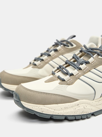 Pull&Bear Trampki niskie w kolorze beżowy