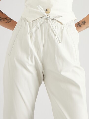 OAKWOOD - Slimfit Pantalón 'GIFT' en blanco