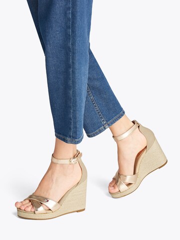 TOMMY HILFIGER Páskové sandály – zlatá