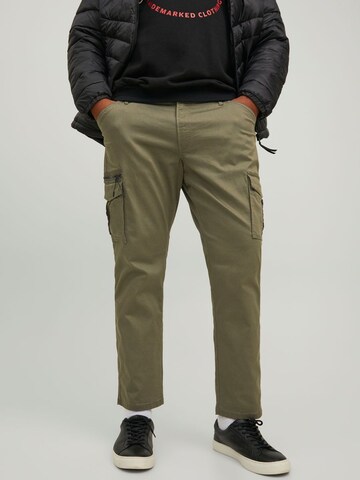 Jack & Jones Plus Regular Cargo trousers 'STACE' in Green: front