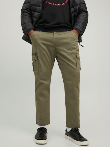 Regular Pantalon cargo 'STACE' Jack & Jones Plus en vert : devant