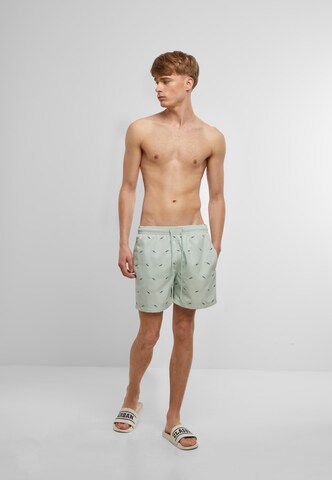 Pantaloncini da bagno di Urban Classics in verde