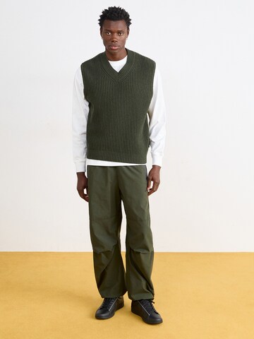 Nike Sportswear Baggy Pants 'Tech' in Green