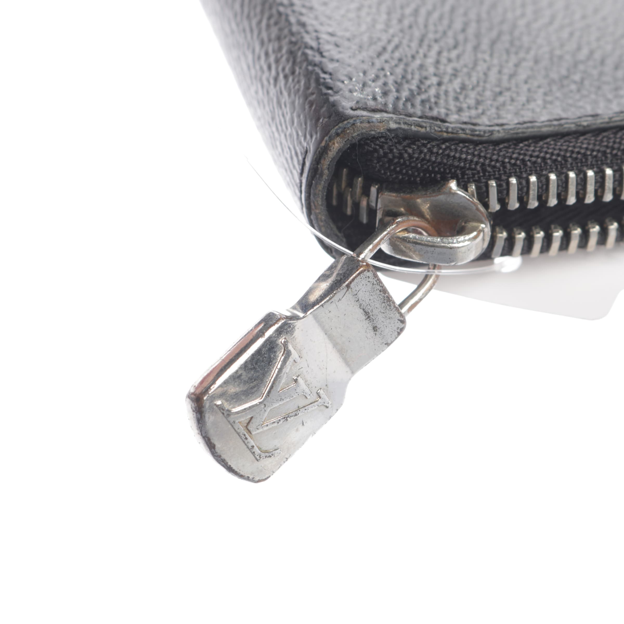 Louis Vuitton Bag in One size in Grey