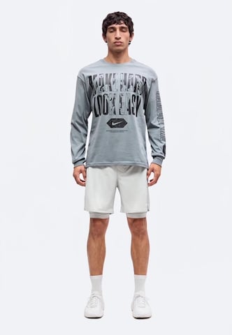 NIKE - Camisa funcionais em cinzento: frente