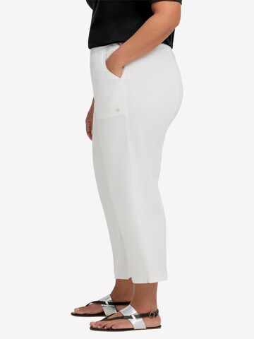 SHEEGO Wide Leg Bundfaltenhose in Weiß