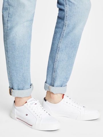 TOMMY HILFIGER Sneakers low i hvit: forside