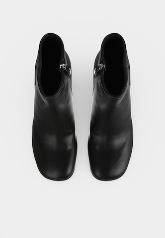 Bottines 'ALEXAA' GUESS en noir : au dessus