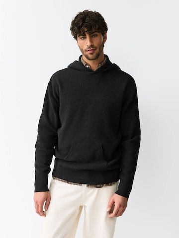 Next Kampsun, värv must: eest vaates