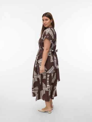 Robe-chemise 'VMCJosie' Vero Moda Curve en marron