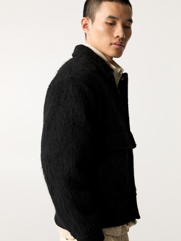 Pull&Bear Prehodna jakna | črna barva