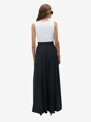 NOCTURNE Wide leg Pleat-Front Pants in Black