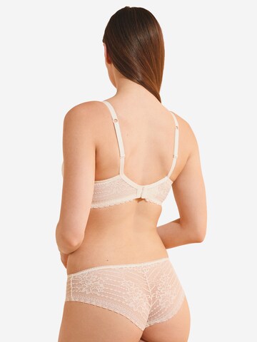 ETAM BH 'Panama' in Beige