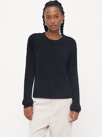 Vero Moda Petite Svetr 'VMPUFF' – černá: přední strana